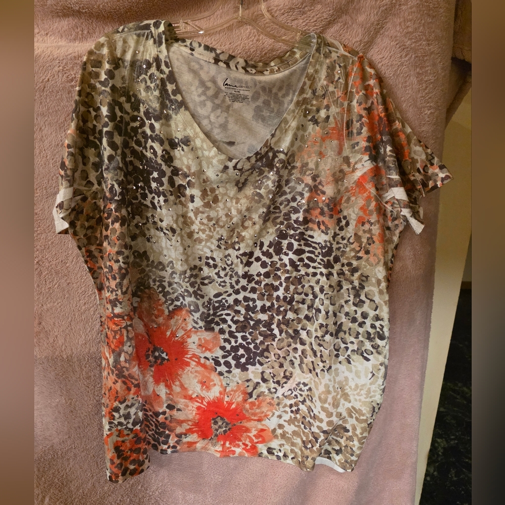 Lane Bryant Plus Size 18/20 Short Sleeve V-Neck Top Cheetah Floral
